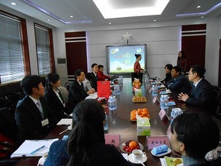 大連市第80中学校を訪問し校長先生と懇談.jpg